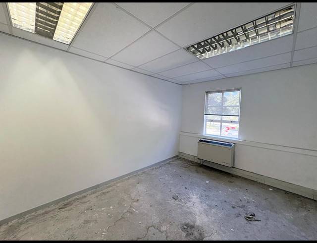 123M² OFFICE TO LET IN FOURWAYS